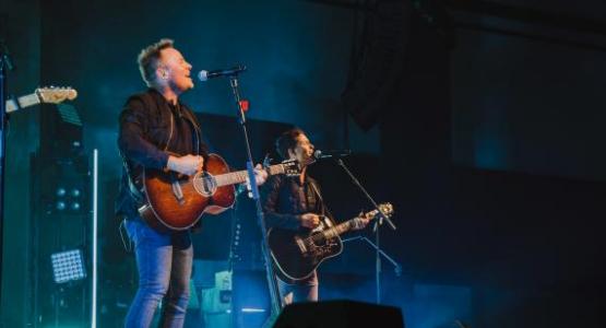 Chris Tomlin performs on-stage Chris Tomlin performs on-stage