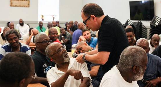 Comedian Nazareth talking with mission residents. Comedian Nazareth talking with mission residents.