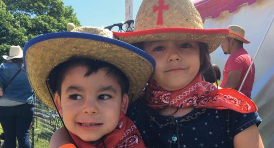 En Cactusville, los niños aprenderán que todos nosotros hemos sido llamados a seguir a Jesús ... Llamados a ser diferentes, a ser eles, a perdonar, a servir y a dar. En Cactusville, los niños aprenderán que todos nosotros hemos sido llamados a seguir a Jesús ... Llamados a ser diferentes, a ser eles, a perdonar, a servir y a dar.