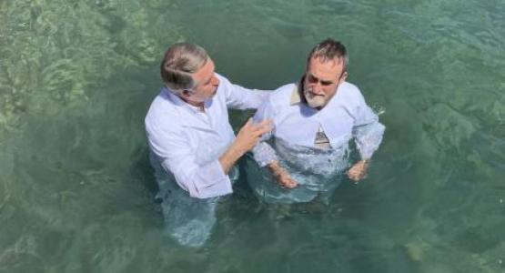Jerry Lutz, executive secretary for the Chesapeake Conference, baptizes a seminar attendee during a mission trip to Roatan, Honduras. Jerry Lutz, executive secretary for the Chesapeake Conference, baptizes a seminar attendee during a mission trip to Roatan, Honduras.