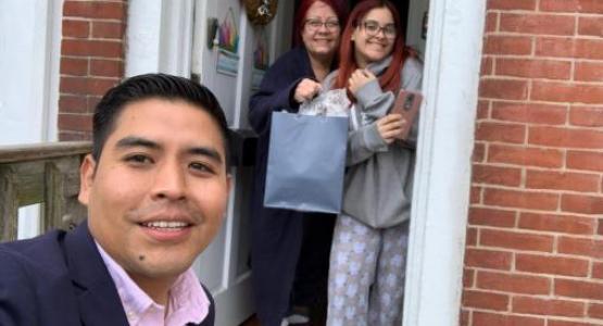 Braulio Jimenez drops off Bible study guides. Braulio Jimenez drops off Bible study guides.