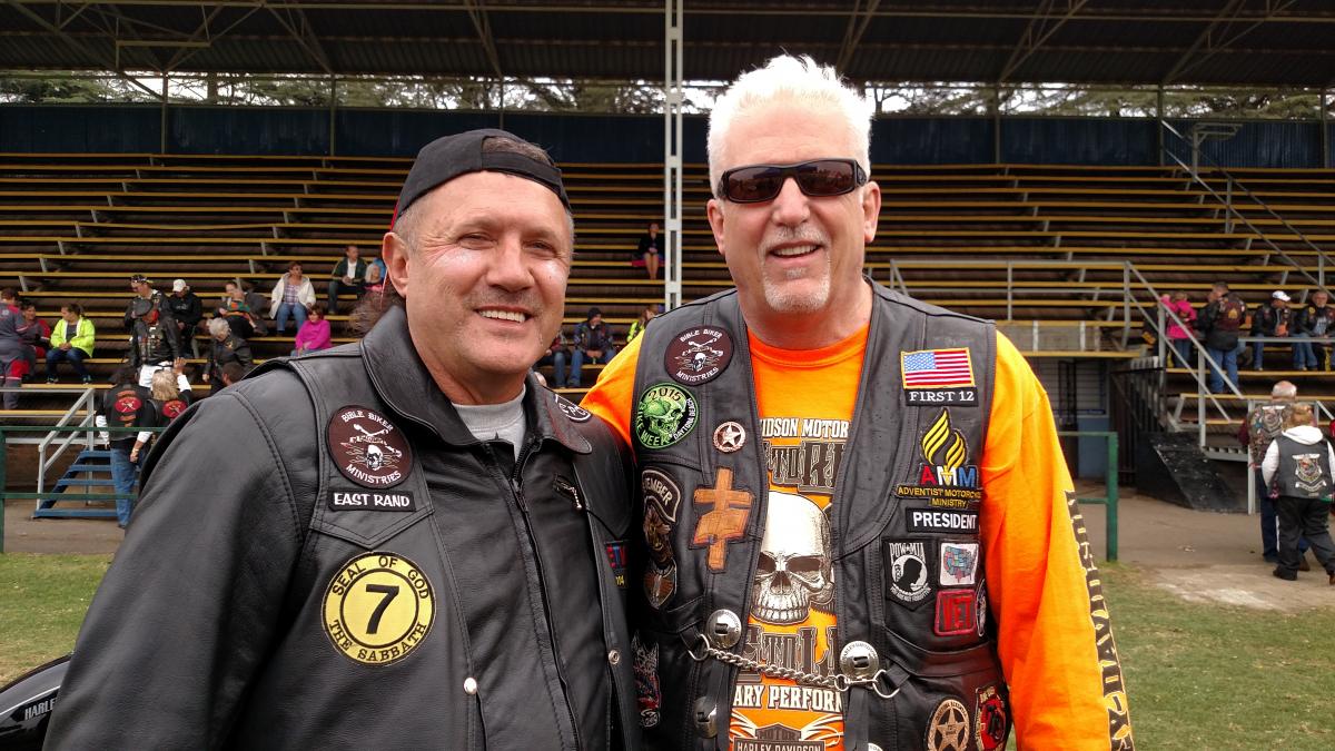 Gert Vermaak, ETMM president and event organizer, joins Pastor Tom Hughes. More