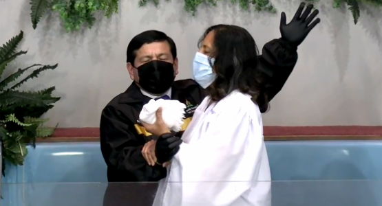 Ever Gonzales bautiza Nancy Viera. Ever Gonzales bautiza Nancy Viera.